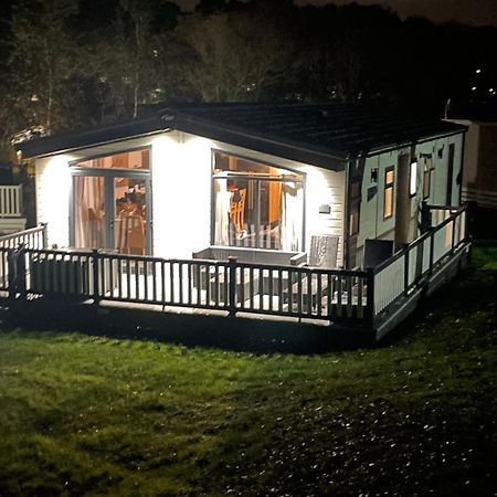 Luxury Lodge On Edge Of New Forest And 800M From Sea Entertainment And Leisure Passes Included Мілфорд-он-Сі Екстер'єр фото