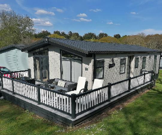 Luxury Lodge On Edge Of New Forest And 800M From Sea Entertainment And Leisure Passes Included Мілфорд-он-Сі Екстер'єр фото
