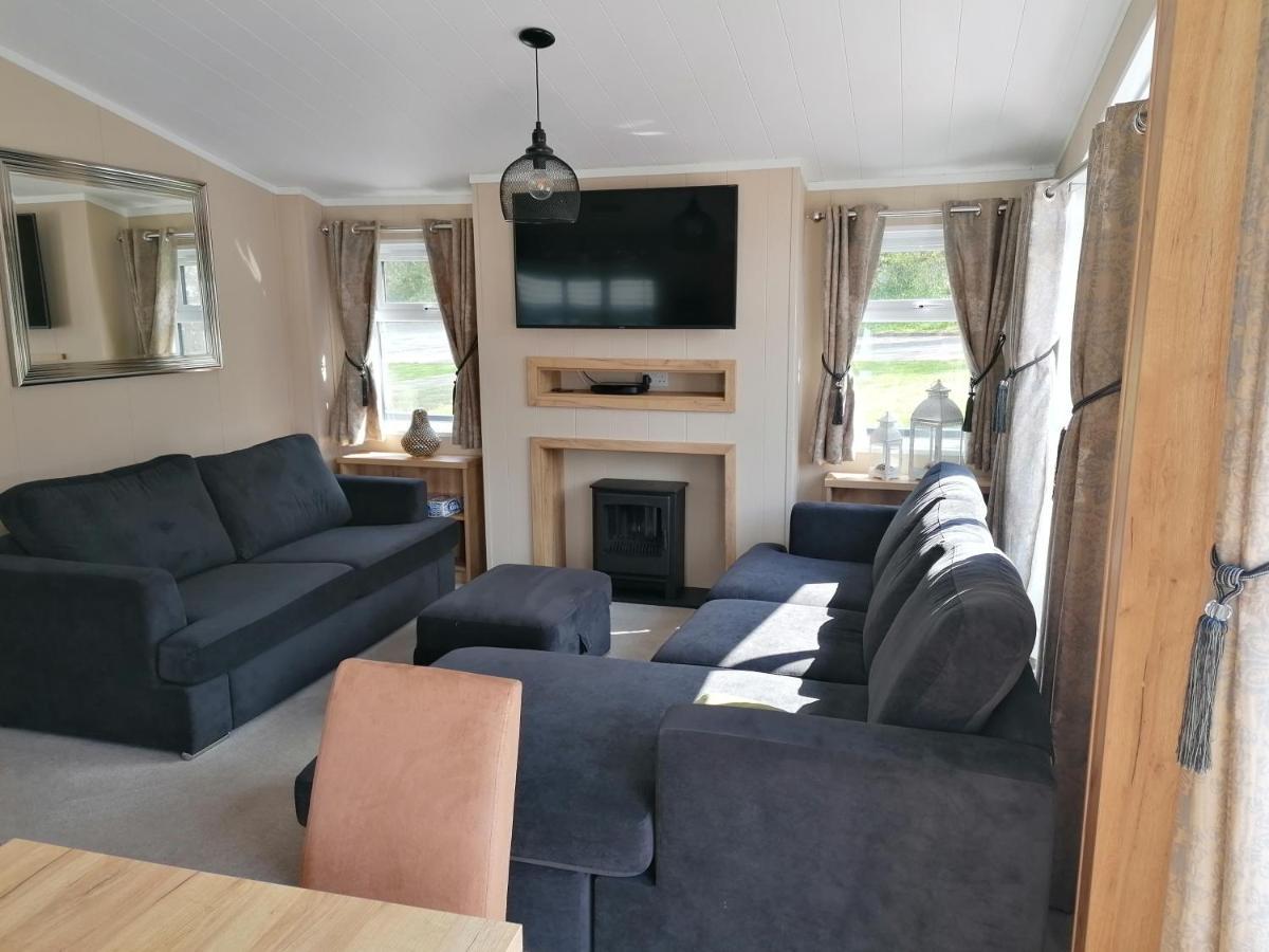 Luxury Lodge On Edge Of New Forest And 800M From Sea Entertainment And Leisure Passes Included Мілфорд-он-Сі Екстер'єр фото