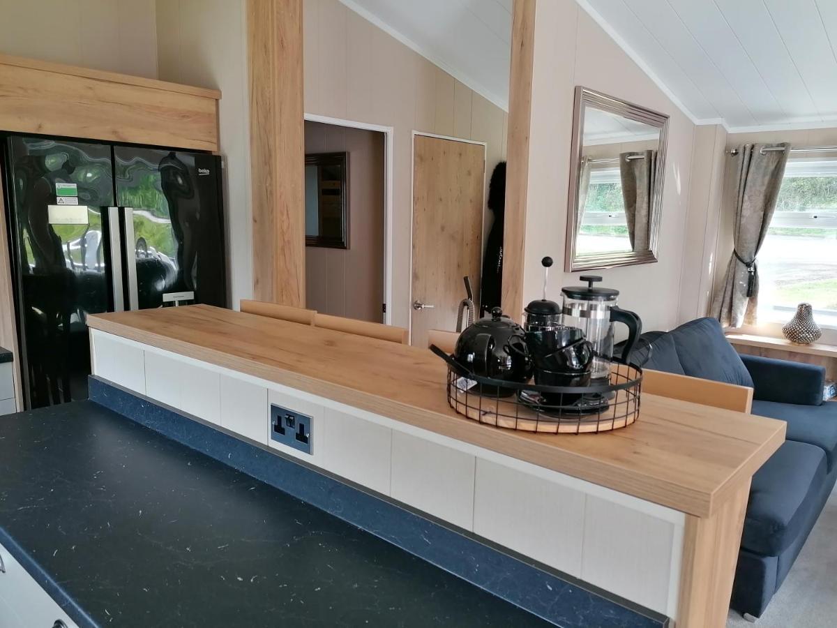 Luxury Lodge On Edge Of New Forest And 800M From Sea Entertainment And Leisure Passes Included Мілфорд-он-Сі Екстер'єр фото