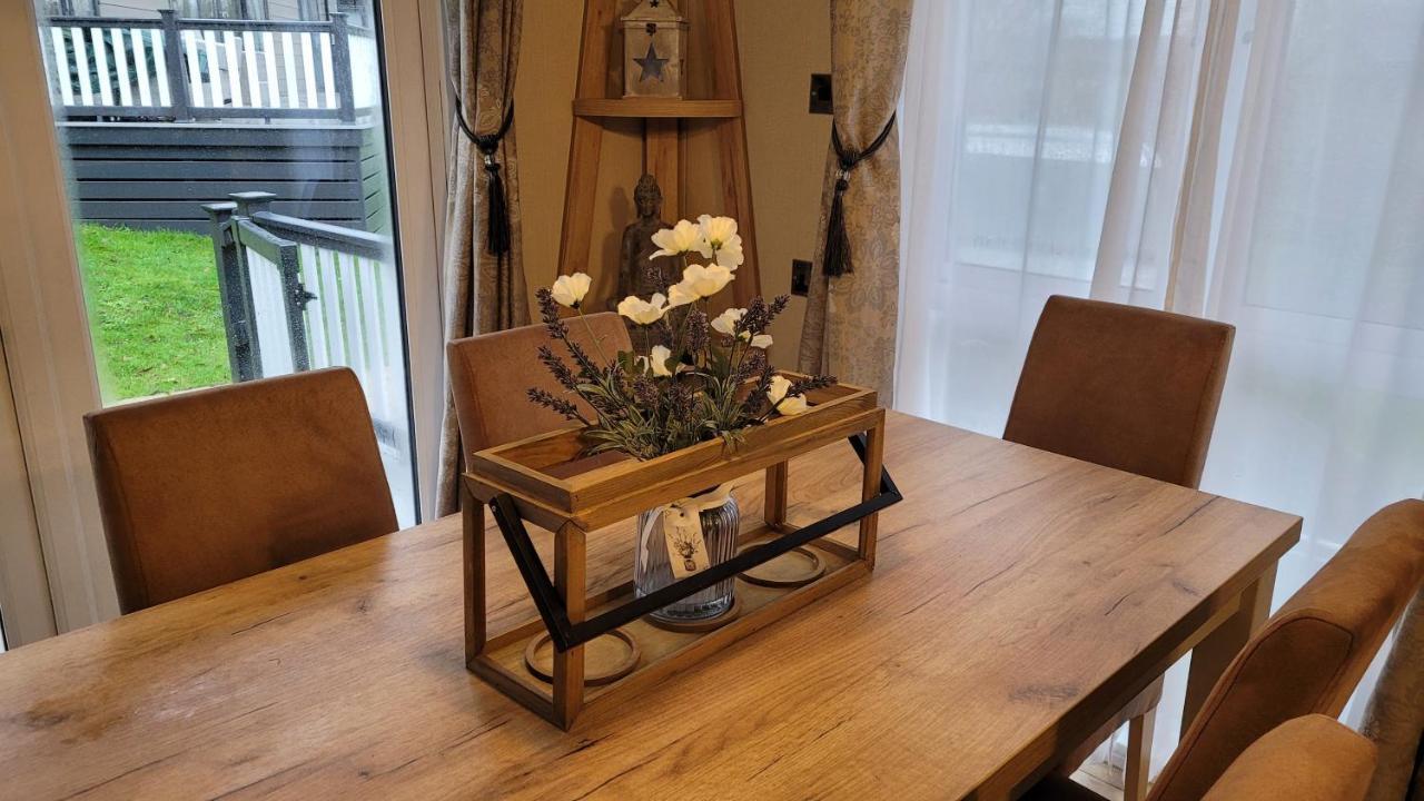 Luxury Lodge On Edge Of New Forest And 800M From Sea Entertainment And Leisure Passes Included Мілфорд-он-Сі Екстер'єр фото