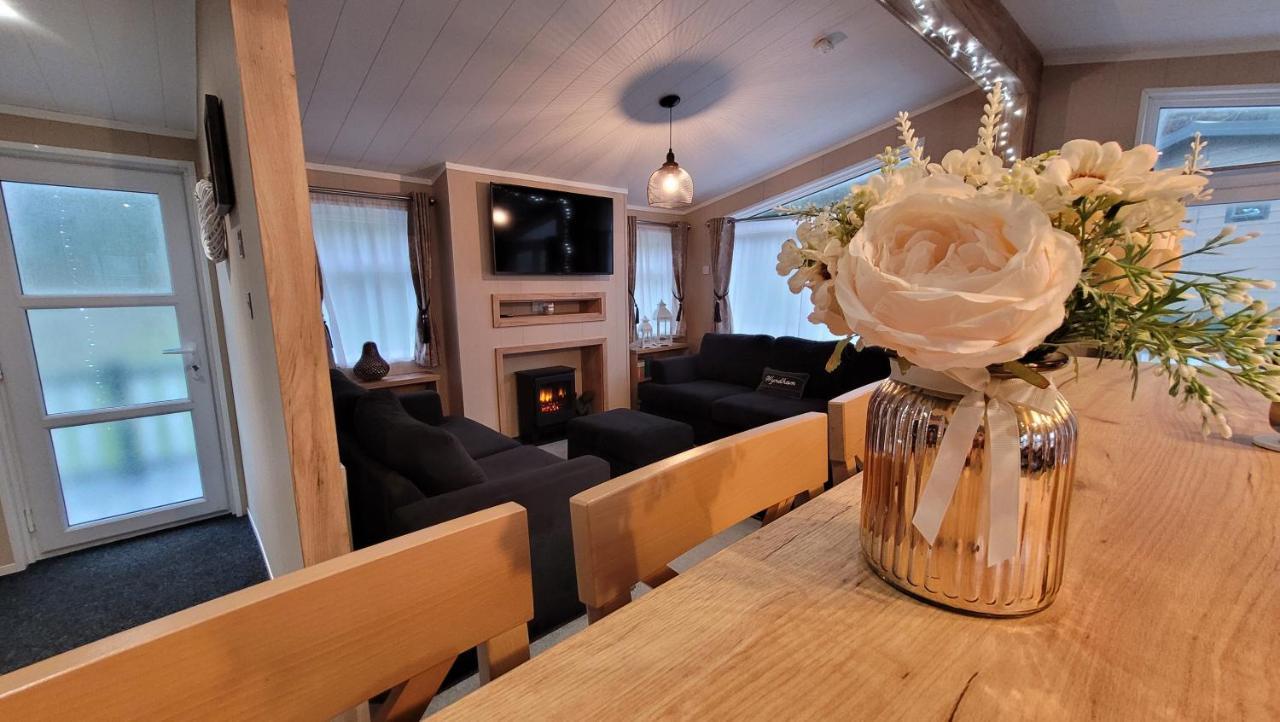 Luxury Lodge On Edge Of New Forest And 800M From Sea Entertainment And Leisure Passes Included Мілфорд-он-Сі Екстер'єр фото