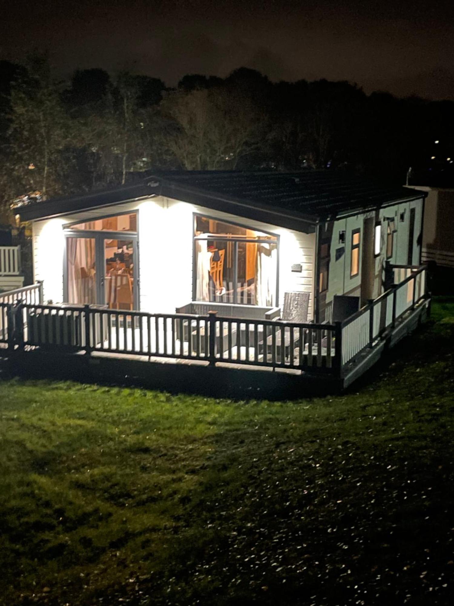 Luxury Lodge On Edge Of New Forest And 800M From Sea Entertainment And Leisure Passes Included Мілфорд-он-Сі Екстер'єр фото